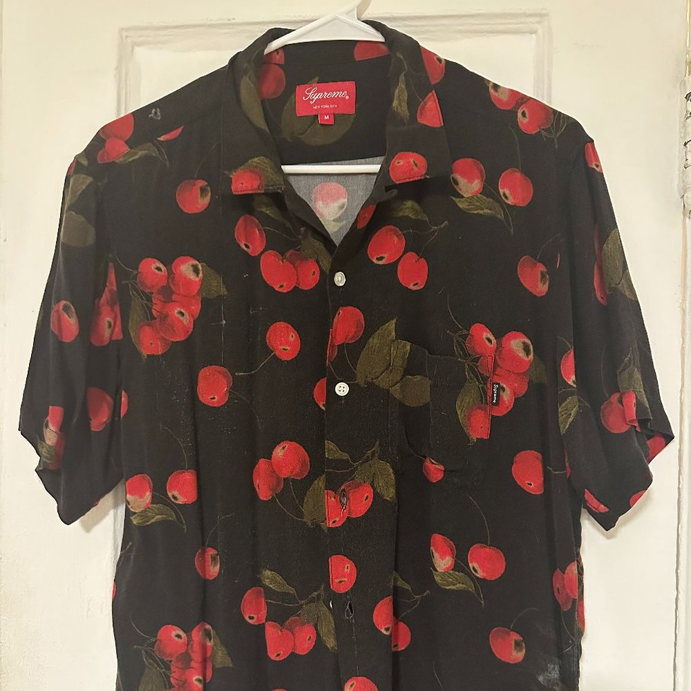 Supreme Cherry Rayon Black S/S Shirt SS19 Large Size M Button Up Cherries 2019